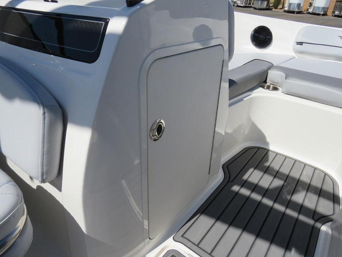 2025 Bayliner VR5 Bowrider