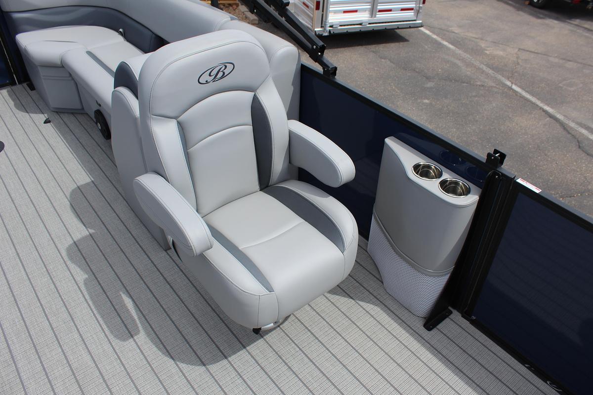 2026 Bentley Pontoons 243 Center Walk Thru Fish Tripple Toon