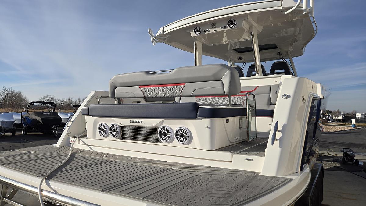 Regal 38 Surf (2026 Utah Boat Show Display Boat)