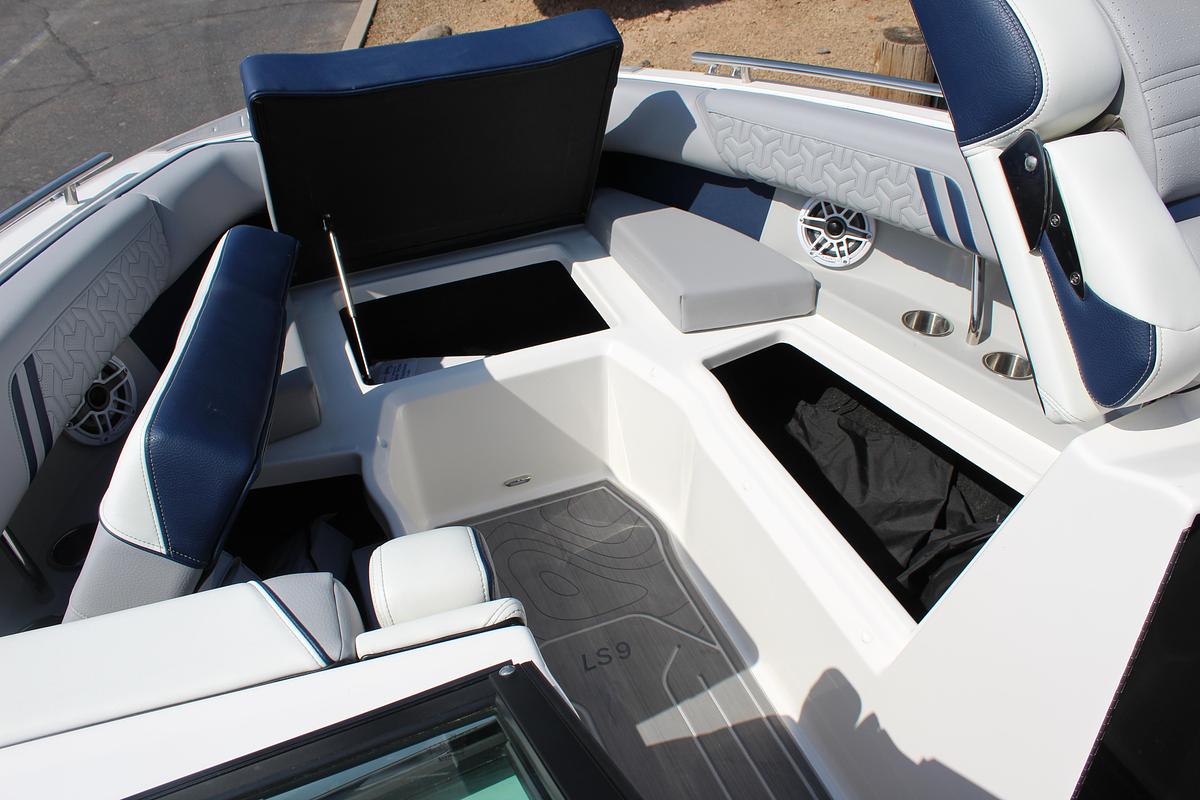 2026 Regal LS9 Surf Ultimate (Dealer Demo)