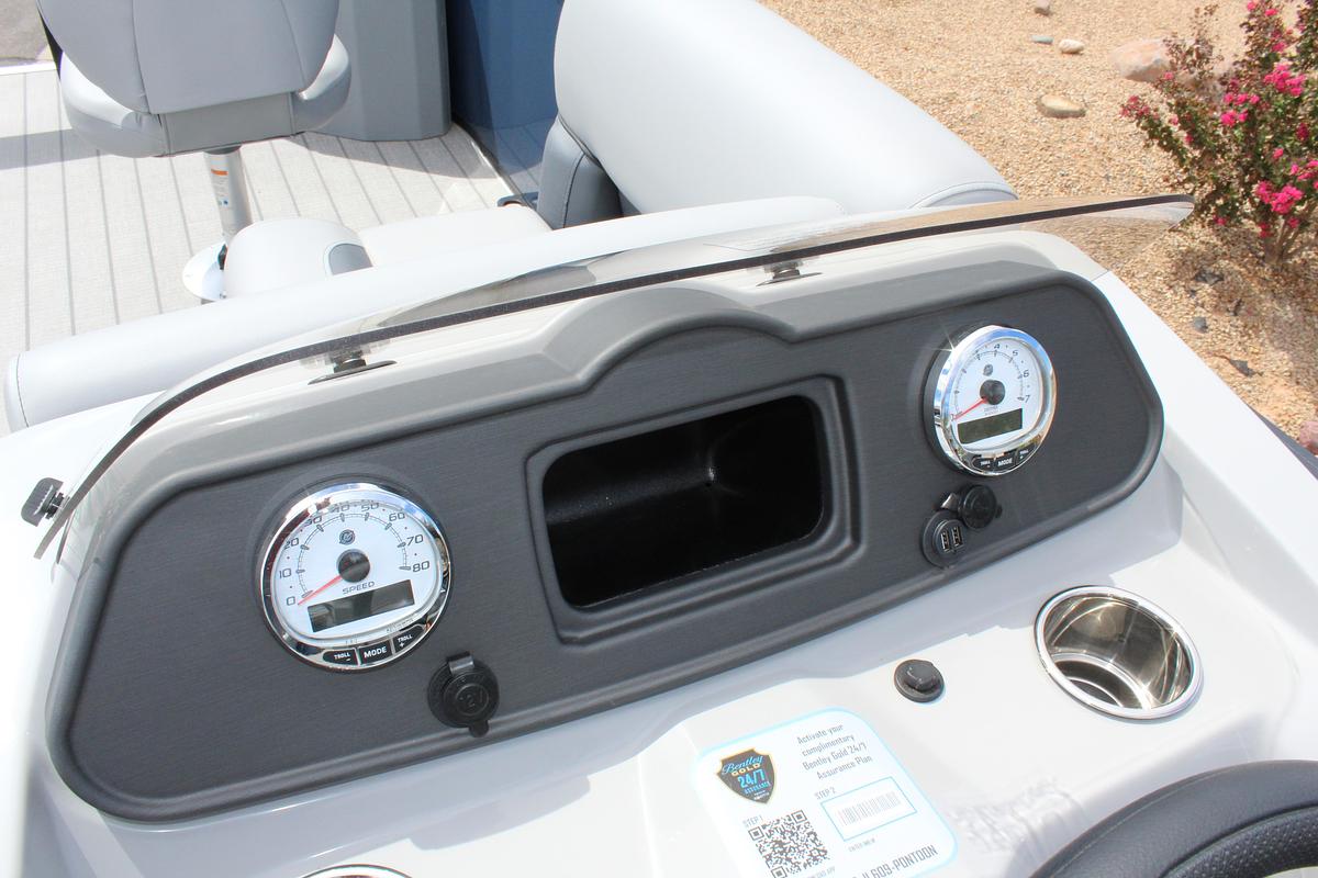 2026 Bentley Pontoons 243 Center Walk Thru Fish Tripple Toon