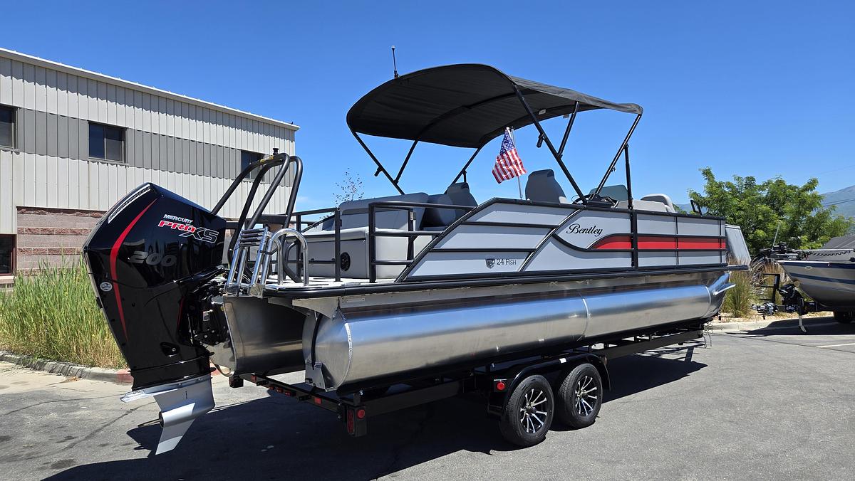 2026 Bentley Pontoons 243 Front Fish Swing Back