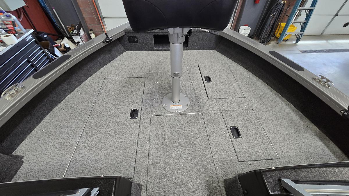 Used 2023 Crestliner 1750 Fish Hawk Platinum Edition