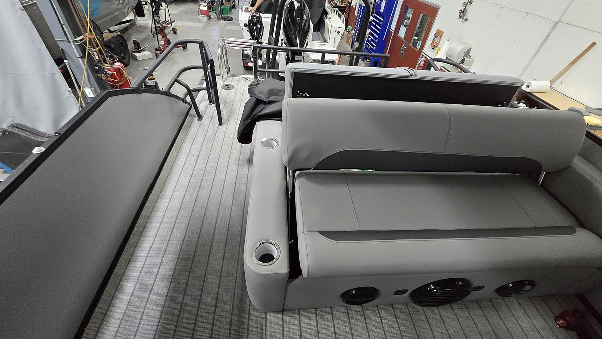 2026 Bentley Pontoons 243 Front Fish Swing Back