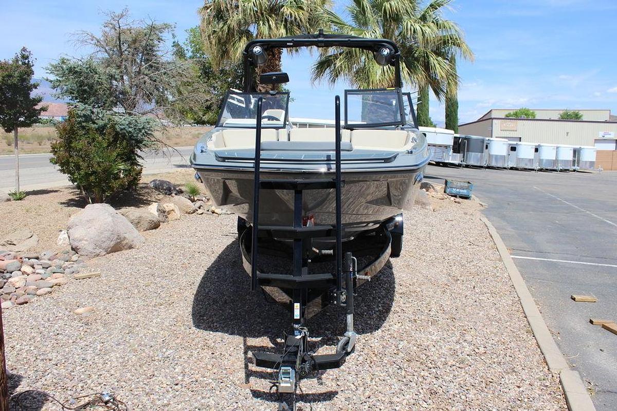 2025 Heyday Wake Boats H22