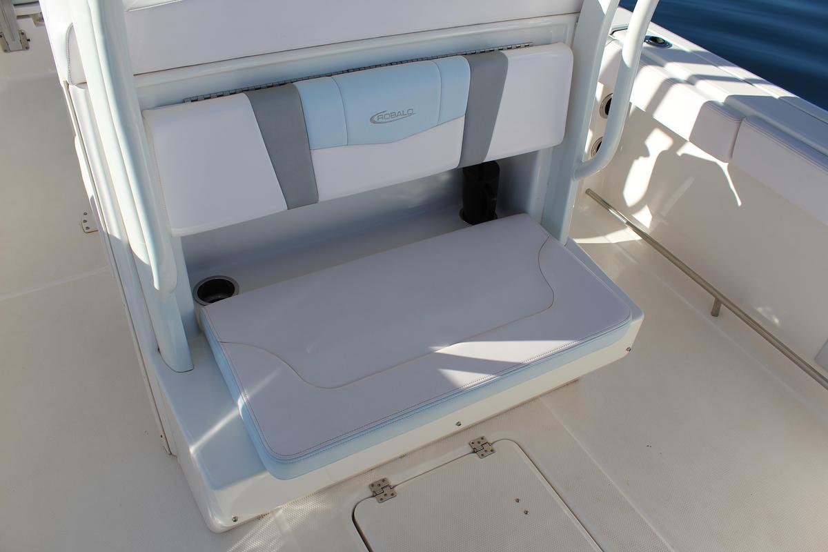 Used 2020 ROBALO R272