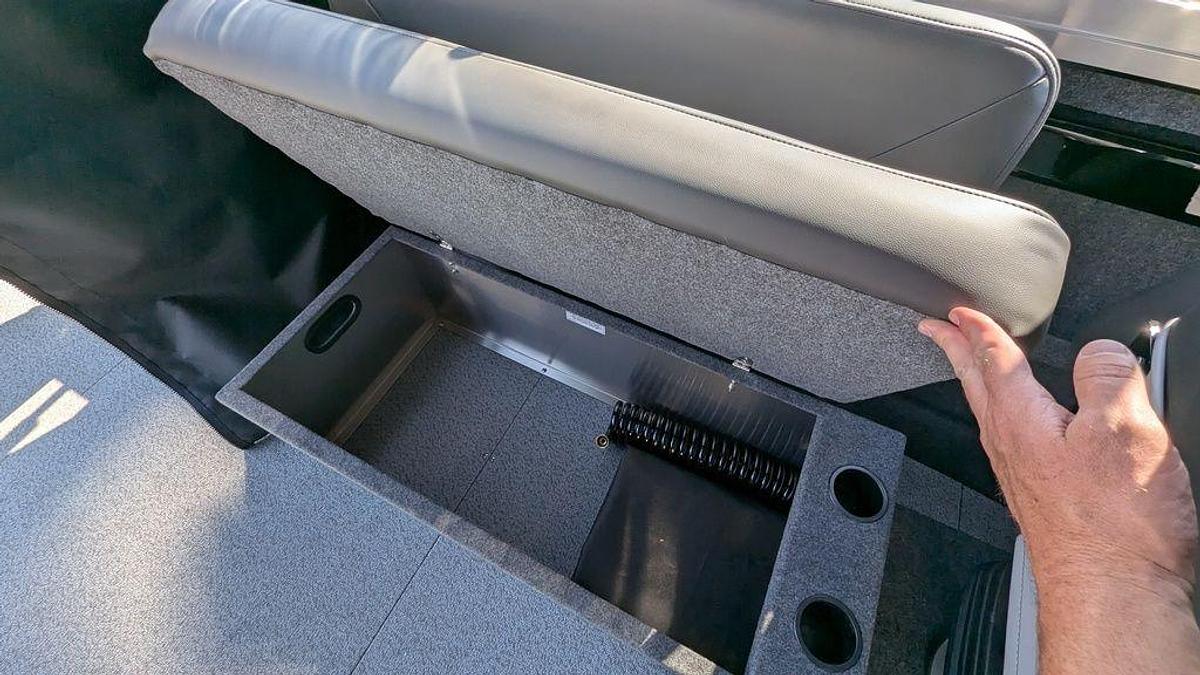 2025 Thunder Jet Alexis 24 OS