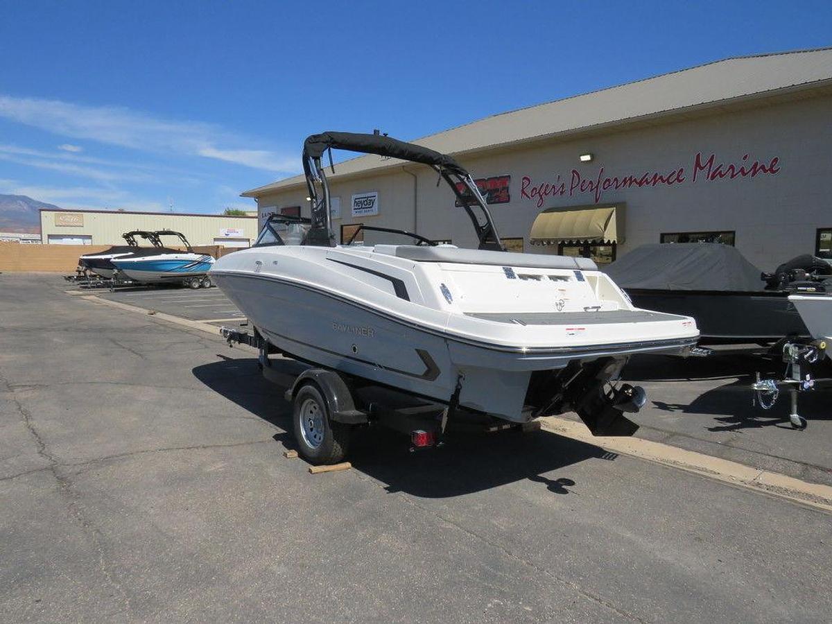 2025 Bayliner VR5 Bowrider