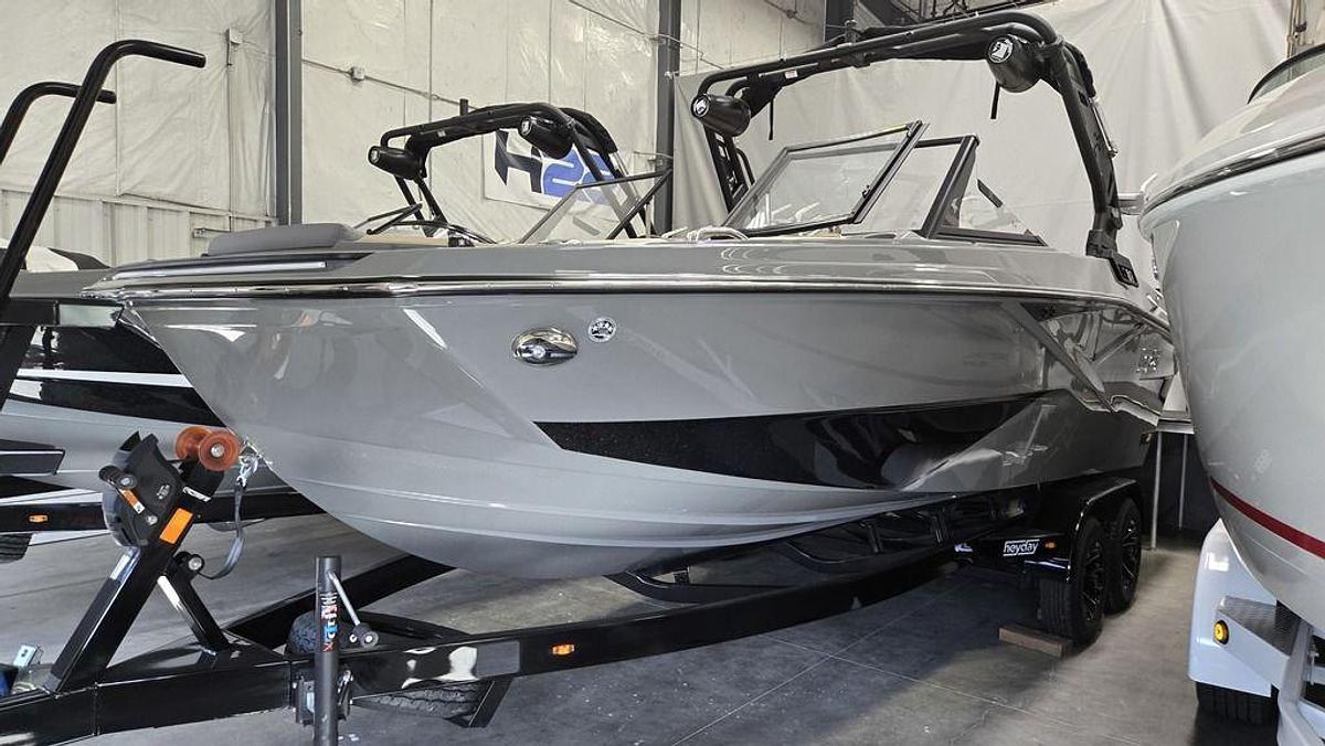 2025 Heyday Wake Boats H22