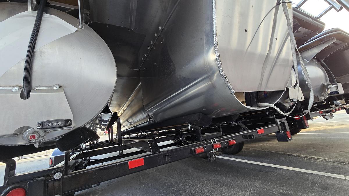 2026 Bentley 243 Swingback Pontoon Triple Toon