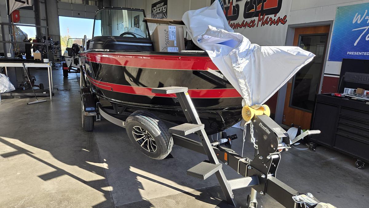 2026 Lund 1875 Impact XS Sport