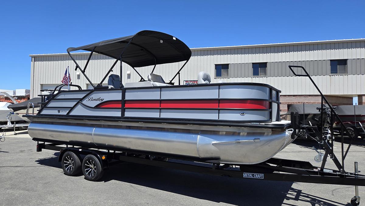 2026 Bentley Pontoons 243 Front Fish Swing Back