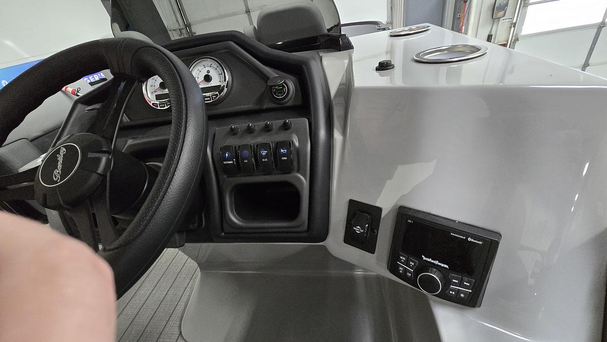 2026 Bentley Pontoons 243 Front Fish Swing Back