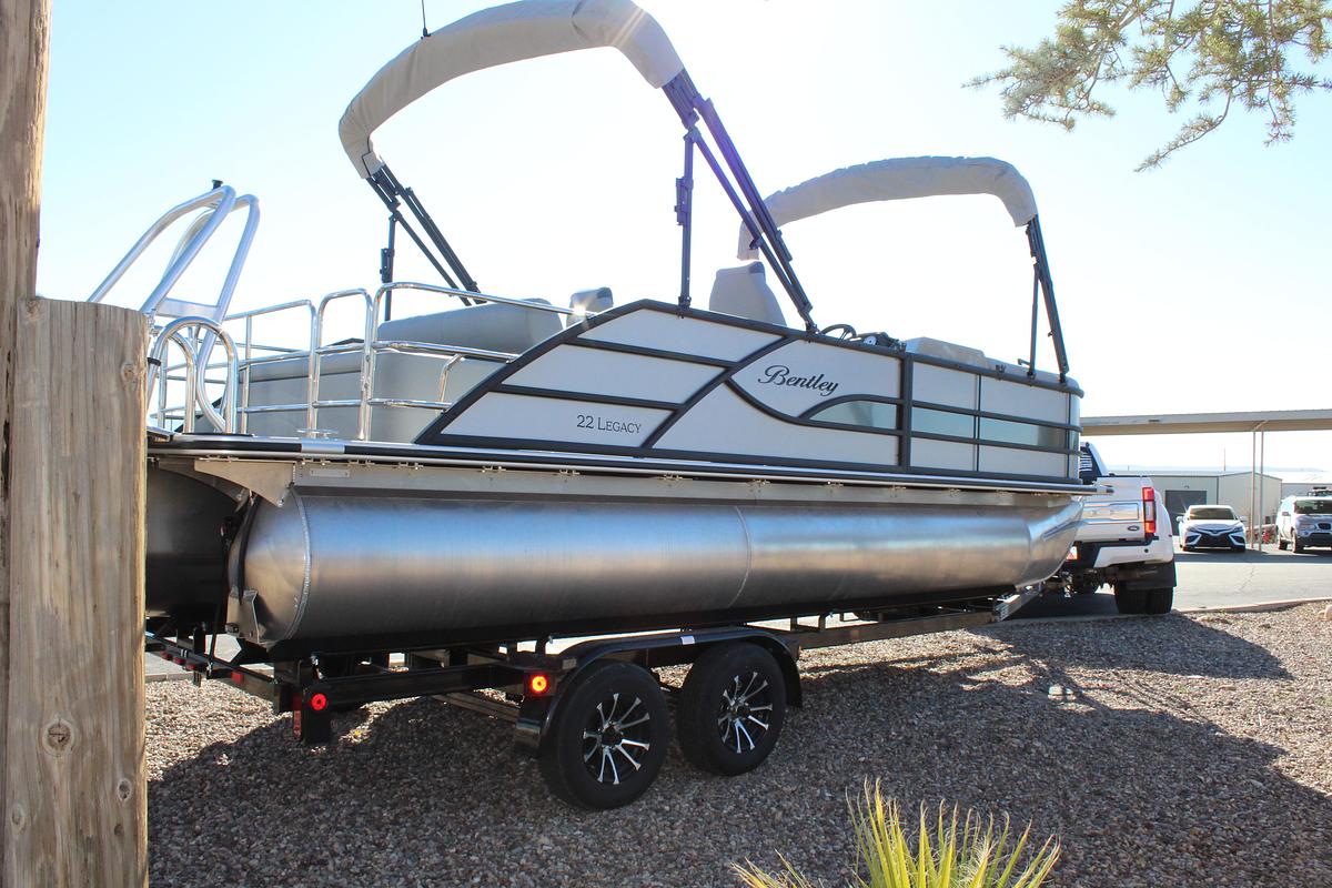 2026 Bentley Pontoons Legacy 220 Swingback