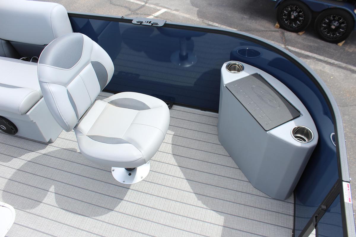 2026 Bentley Pontoons 243 Center Walk Thru Fish Tripple Toon