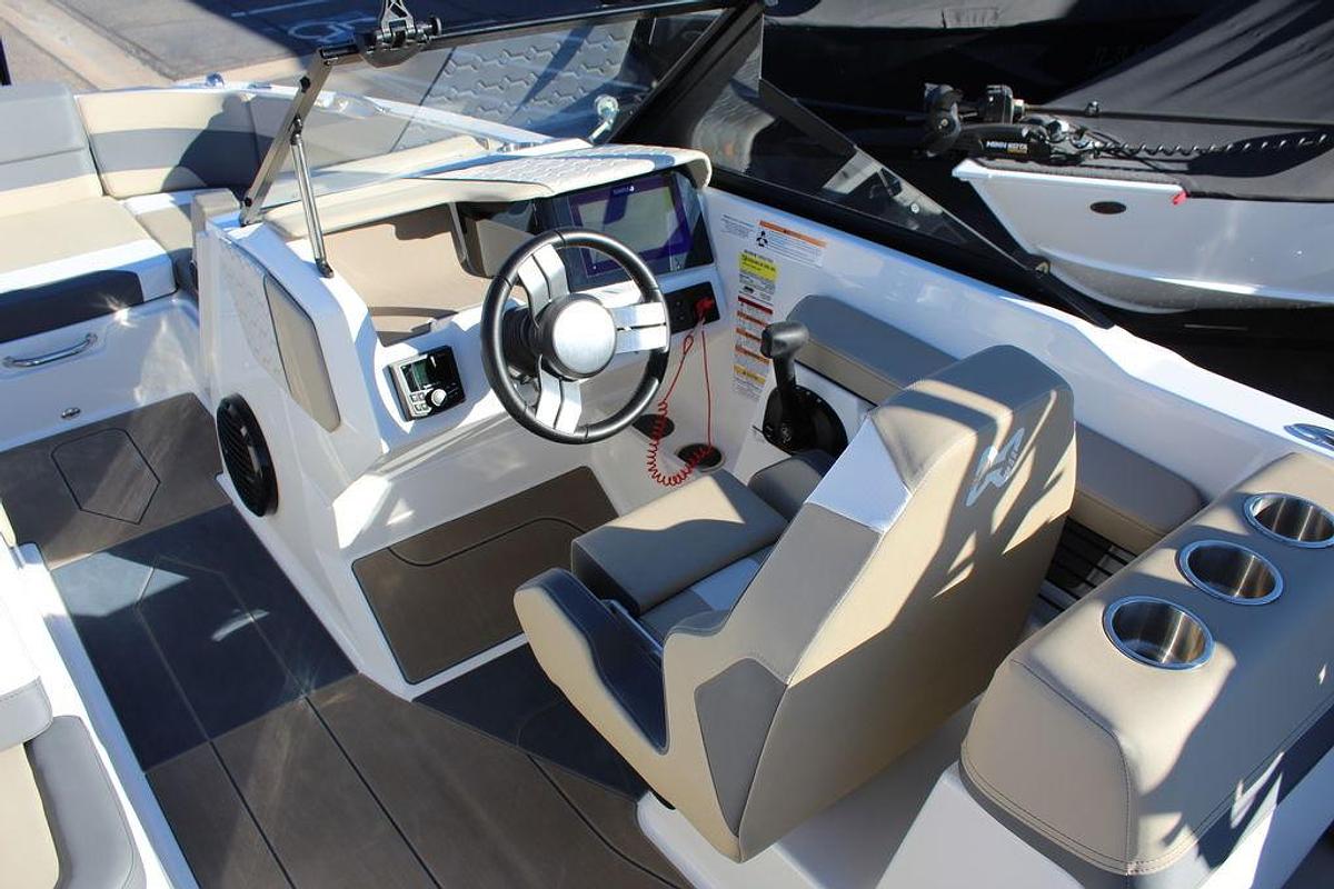 2025 Heyday Wake Boats H22