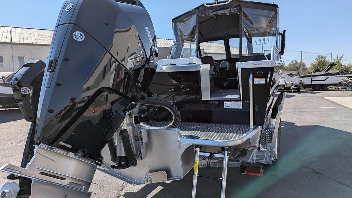 2025 Thunder Jet Alexis 24 OS