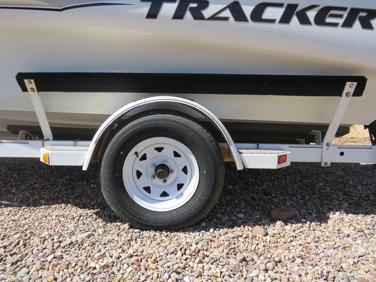 Used 2002 Tracker Tundra 18