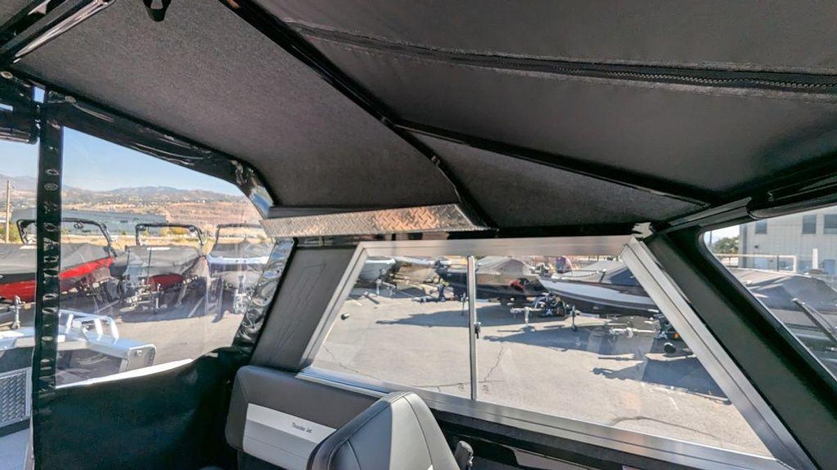 2025 Thunder Jet Alexis 24 OS