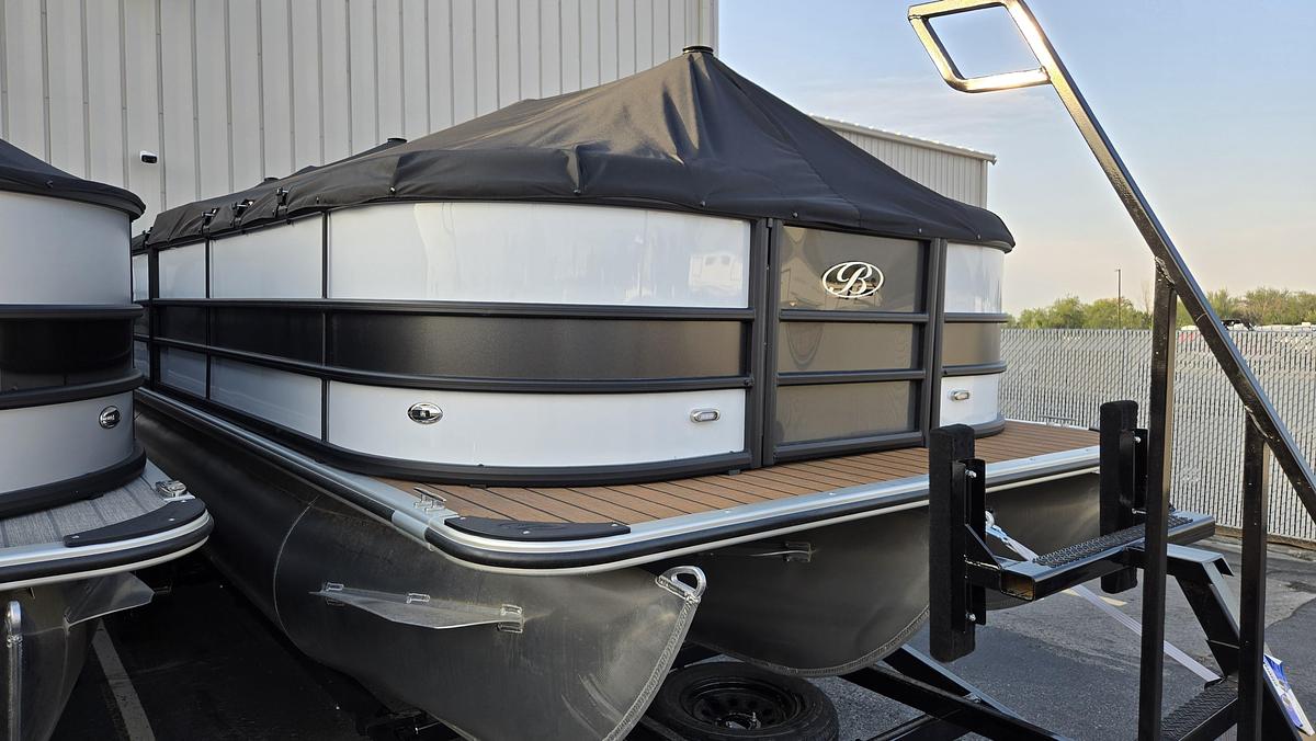 2026 Bentley 243 Swingback Pontoon Triple Toon