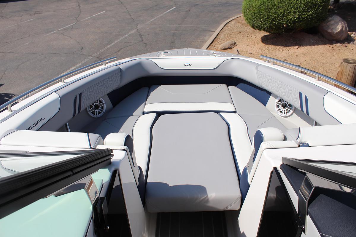 2026 Regal LS9 Surf Ultimate (Dealer Demo)