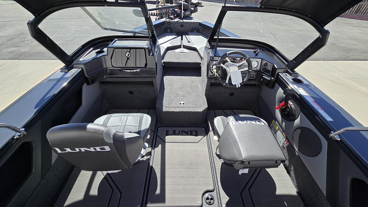 2027 Lund 1875 Crossover XS Sport