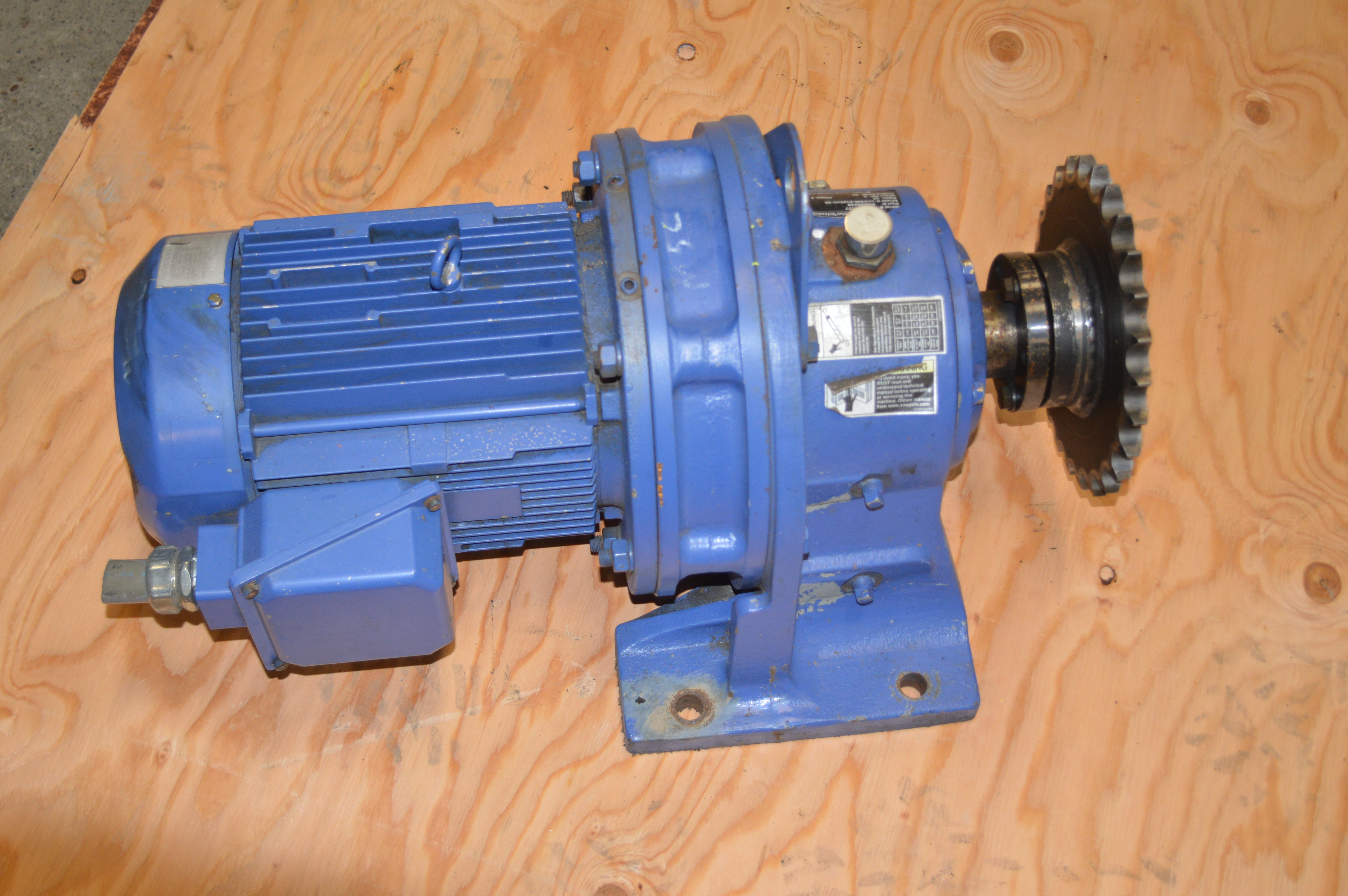Used SM Cyclone 5 HP gear motor, 50 RPM gear reducer, sm cyclone 50 rpm gearbox