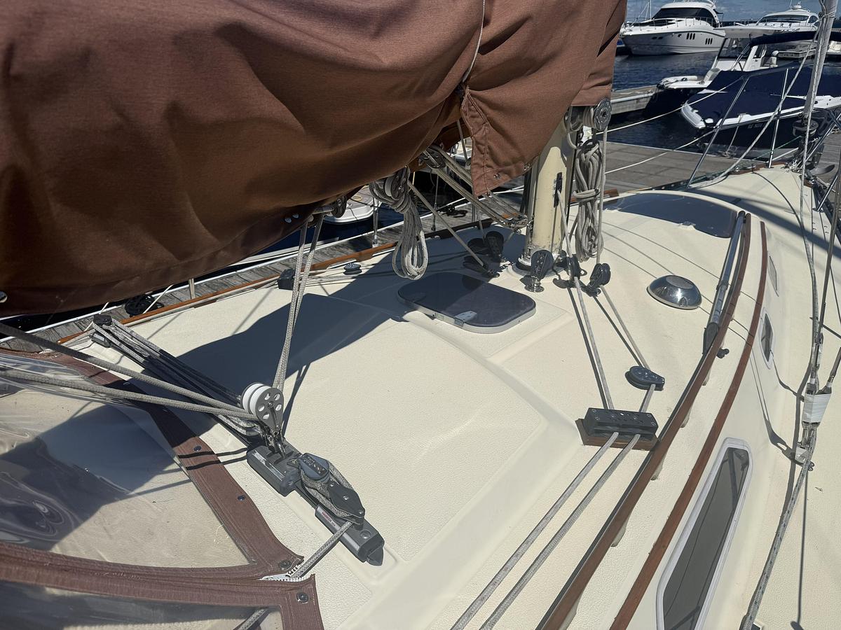 Used 1977 Islander 32