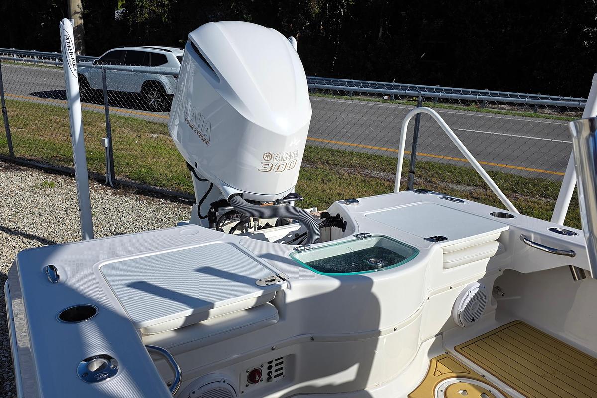 Used 2018 Everglades 243 Center Console