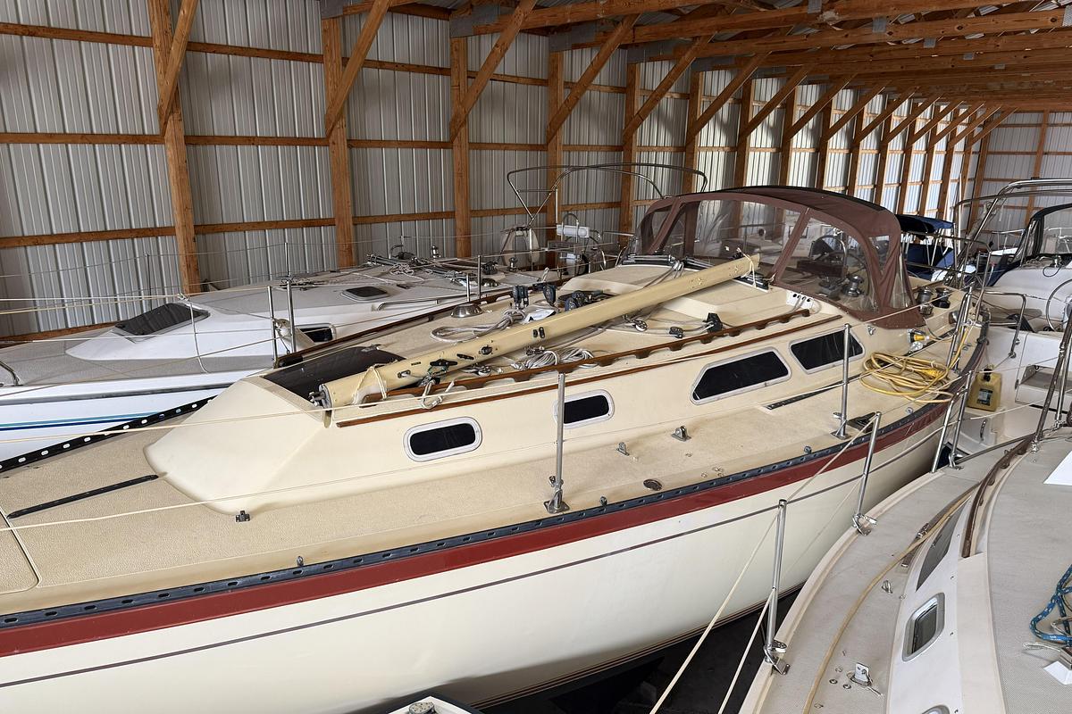 Used 1977 Islander 32