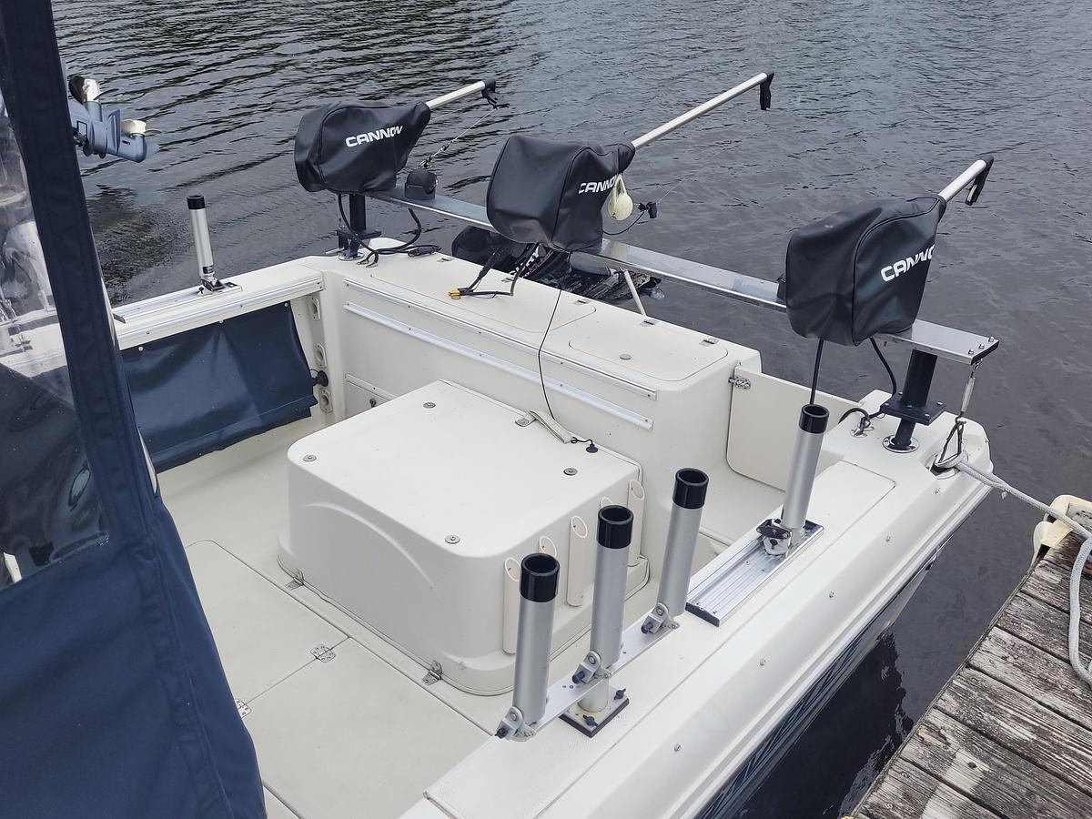 Used 2003 Caravelle Sea Hawk 230 Walk Around OB