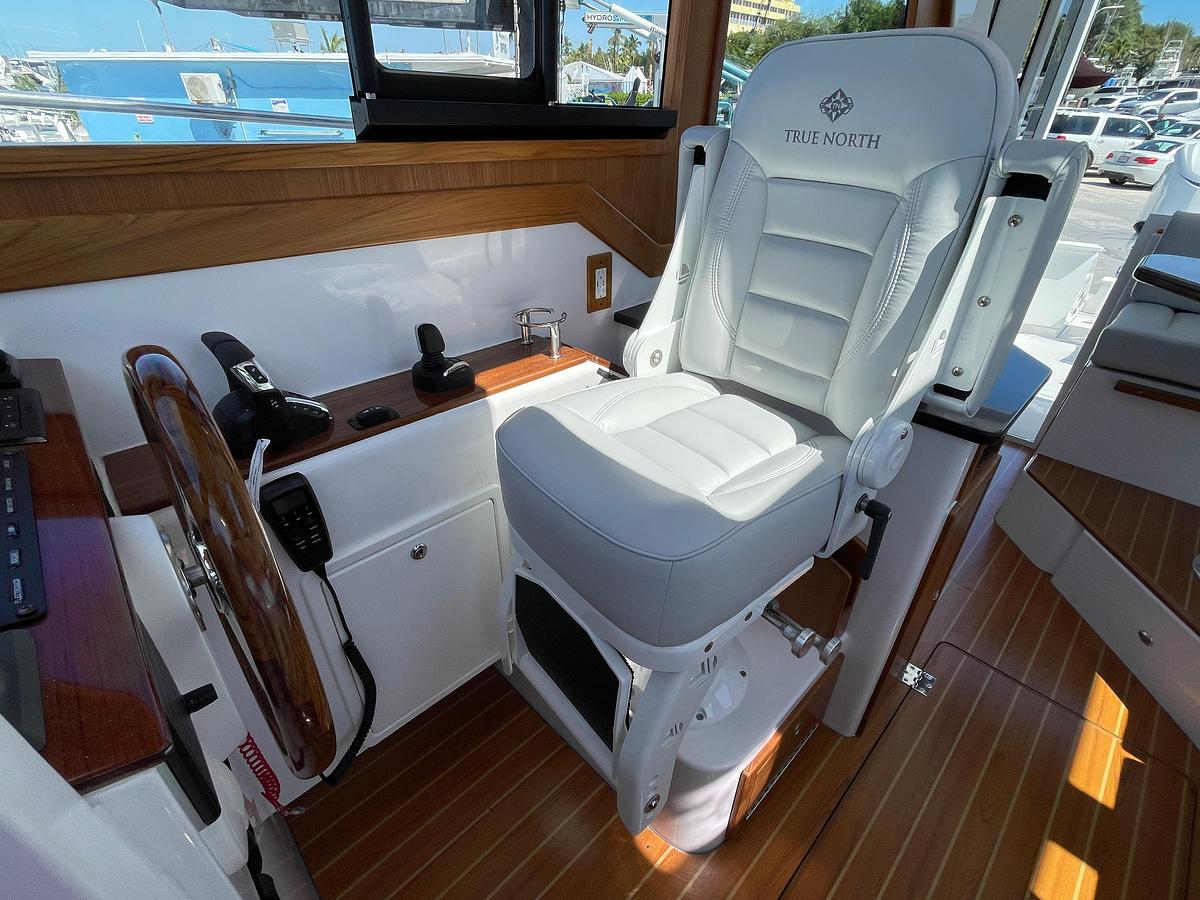 2025 True North 34 Outboard Express