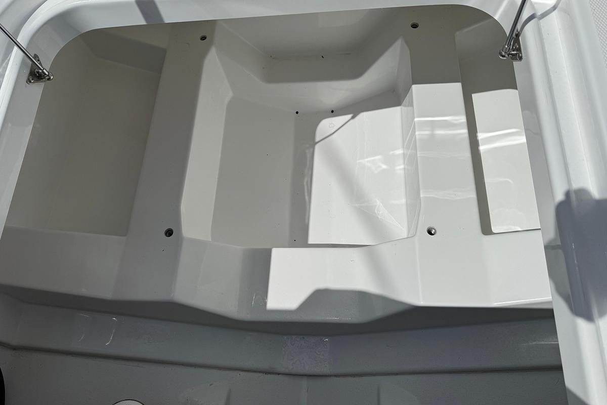 2026 Everglades 335 Center Console