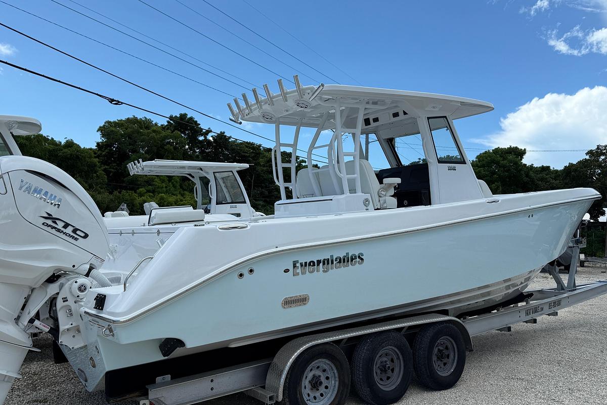 2026 Everglades 335 Center Console