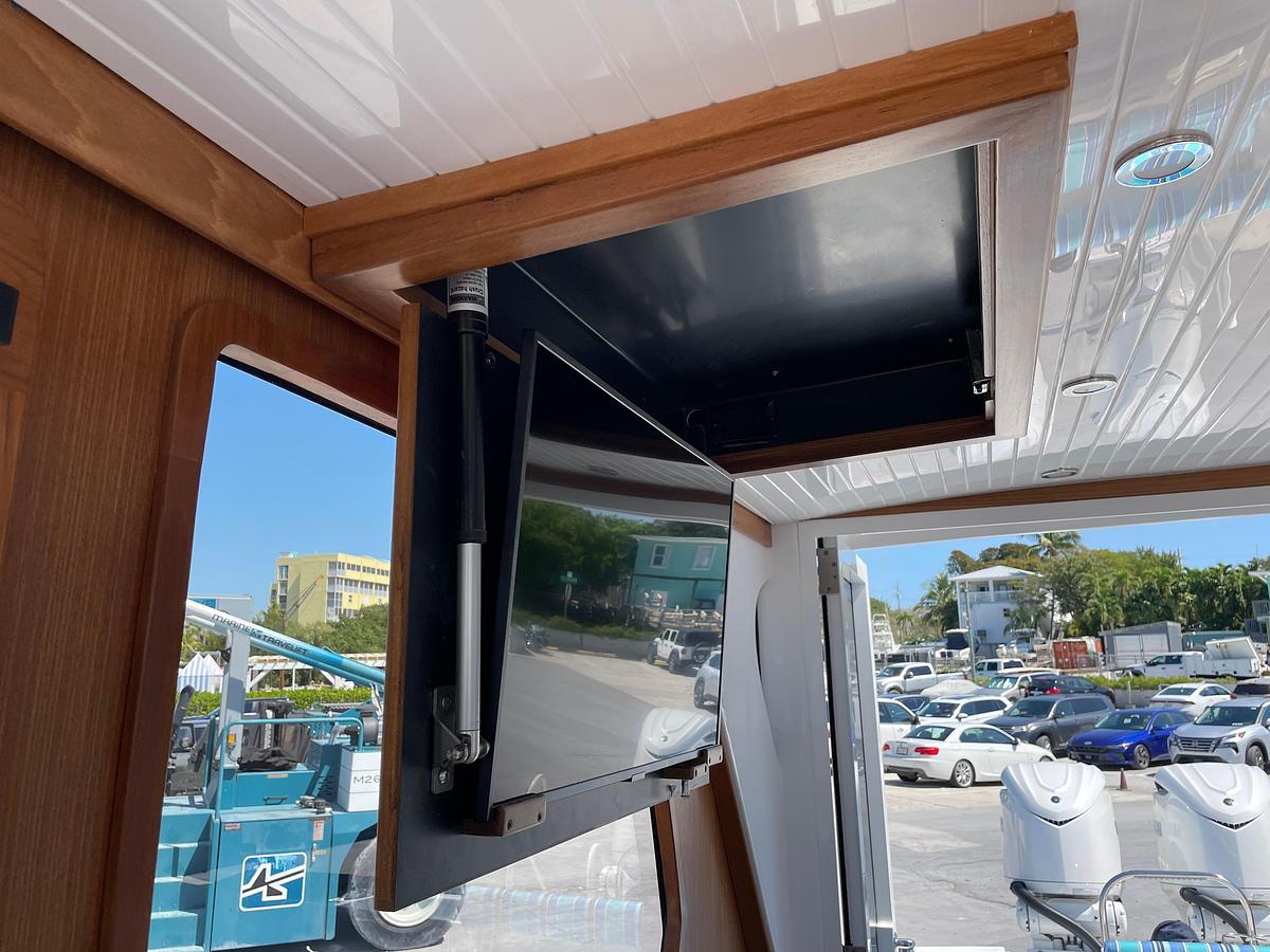 2025 True North 34 Outboard Express