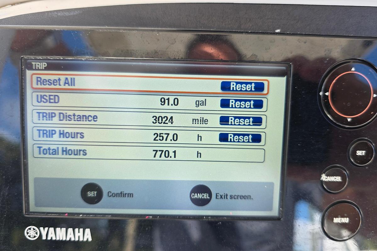 Used 2018 Everglades 243 Center Console