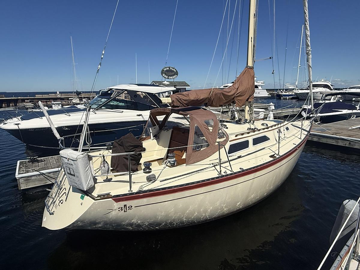 Used 1977 Islander 32