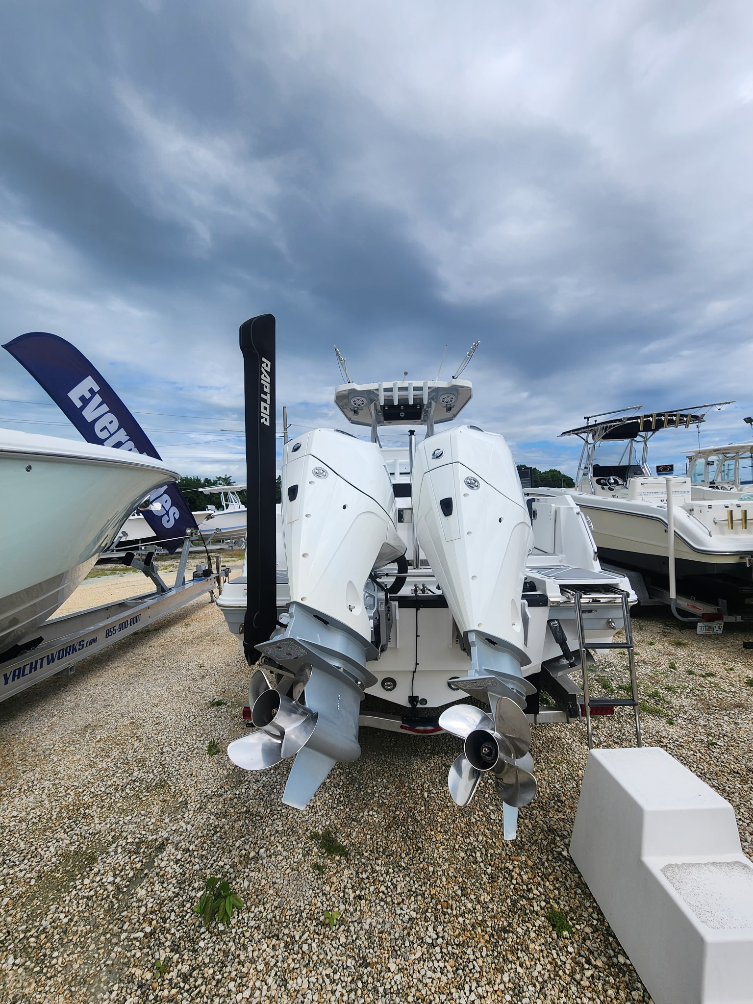 Used 2022 Blackfin 252 CC