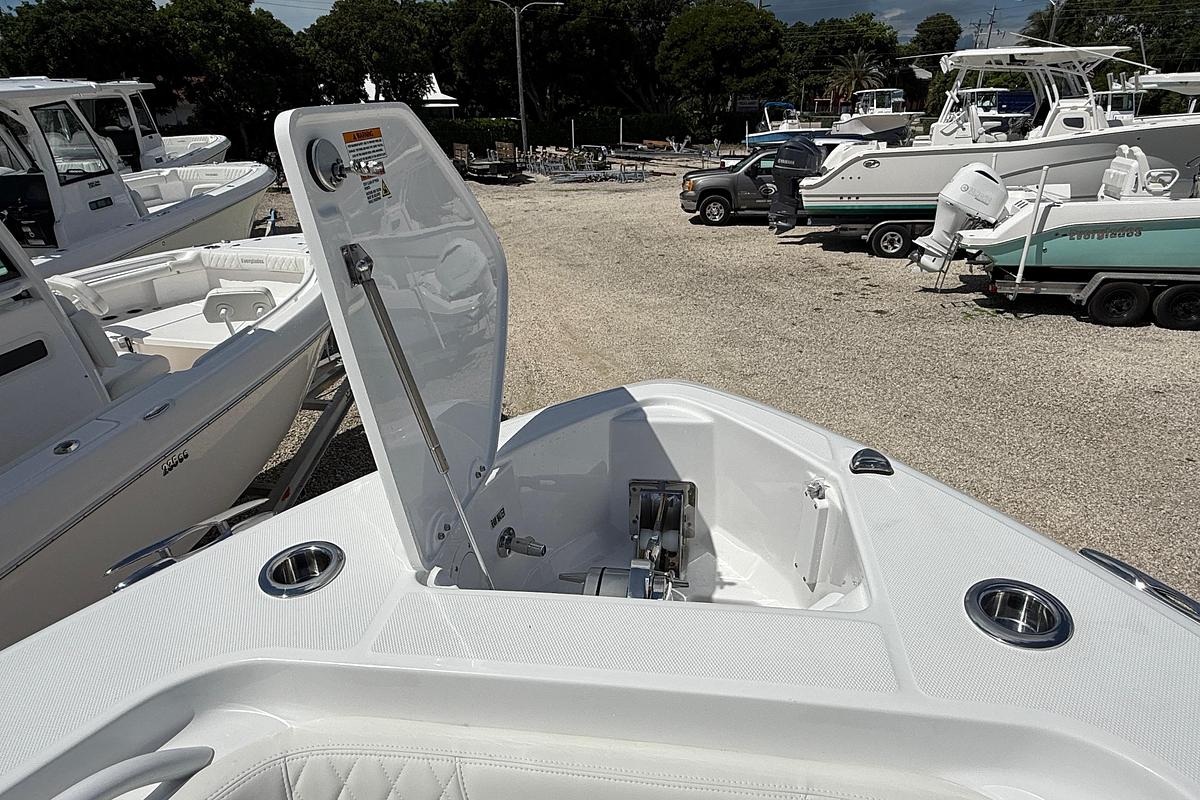 2026 Everglades 335 Center Console