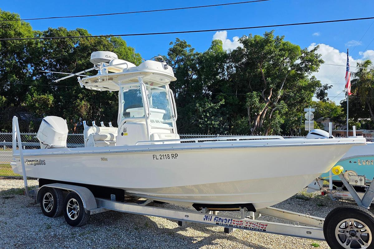 Used 2018 Everglades 243 Center Console