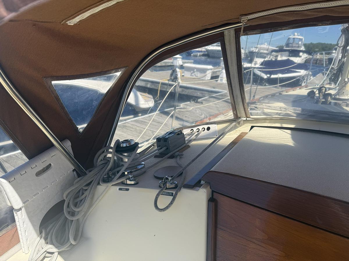 Used 1977 Islander 32