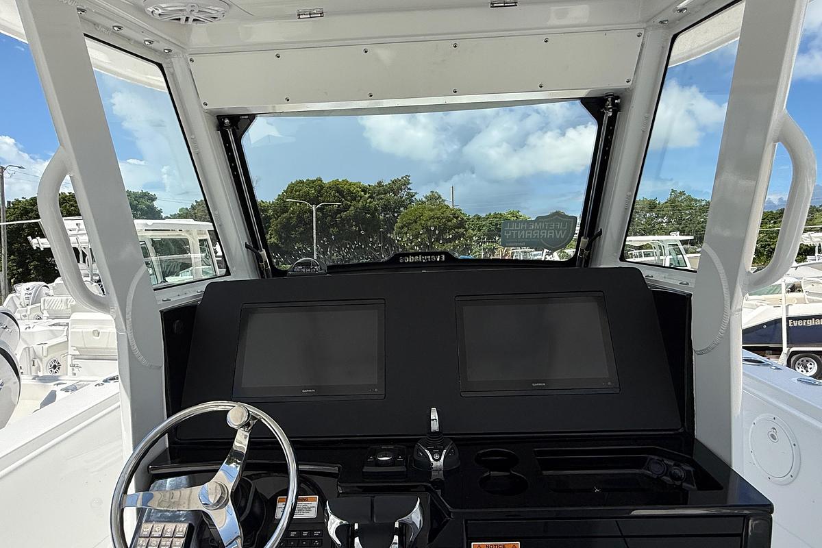 2026 Everglades 335 Center Console