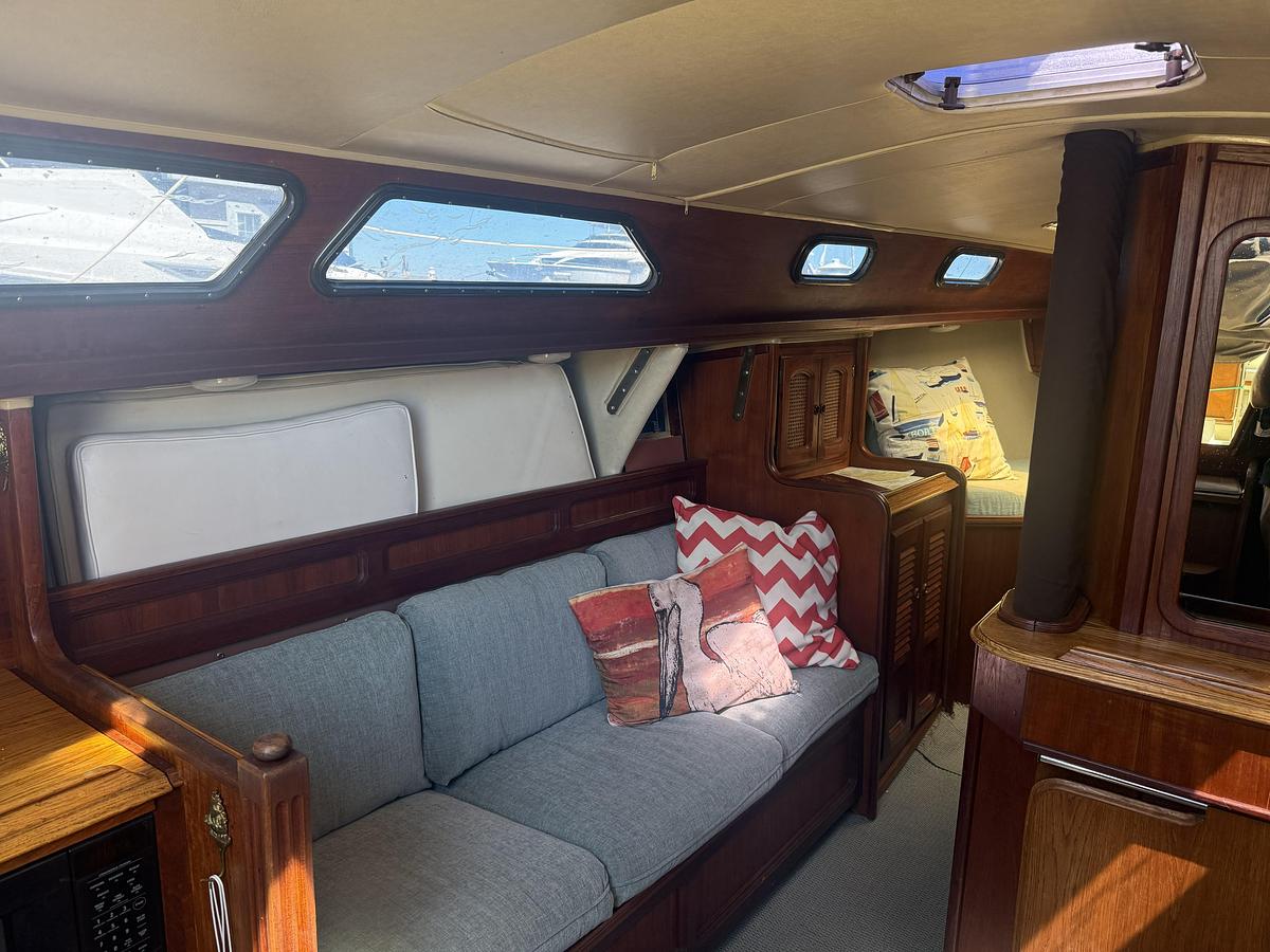 Used 1977 Islander 32