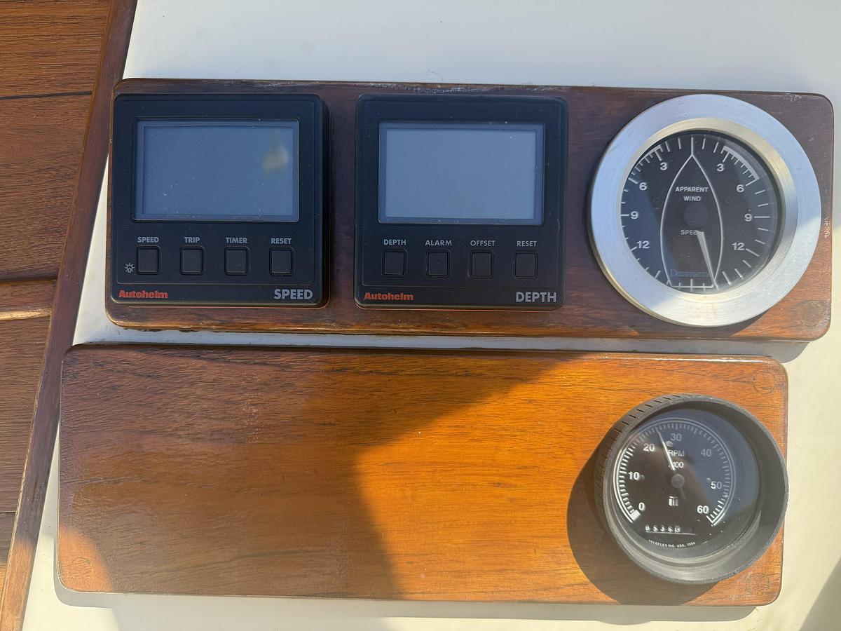 Used 1977 Islander 32