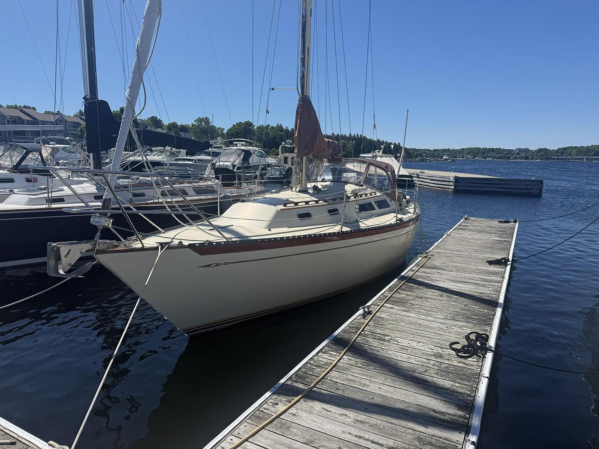 Used 1977 Islander 32
