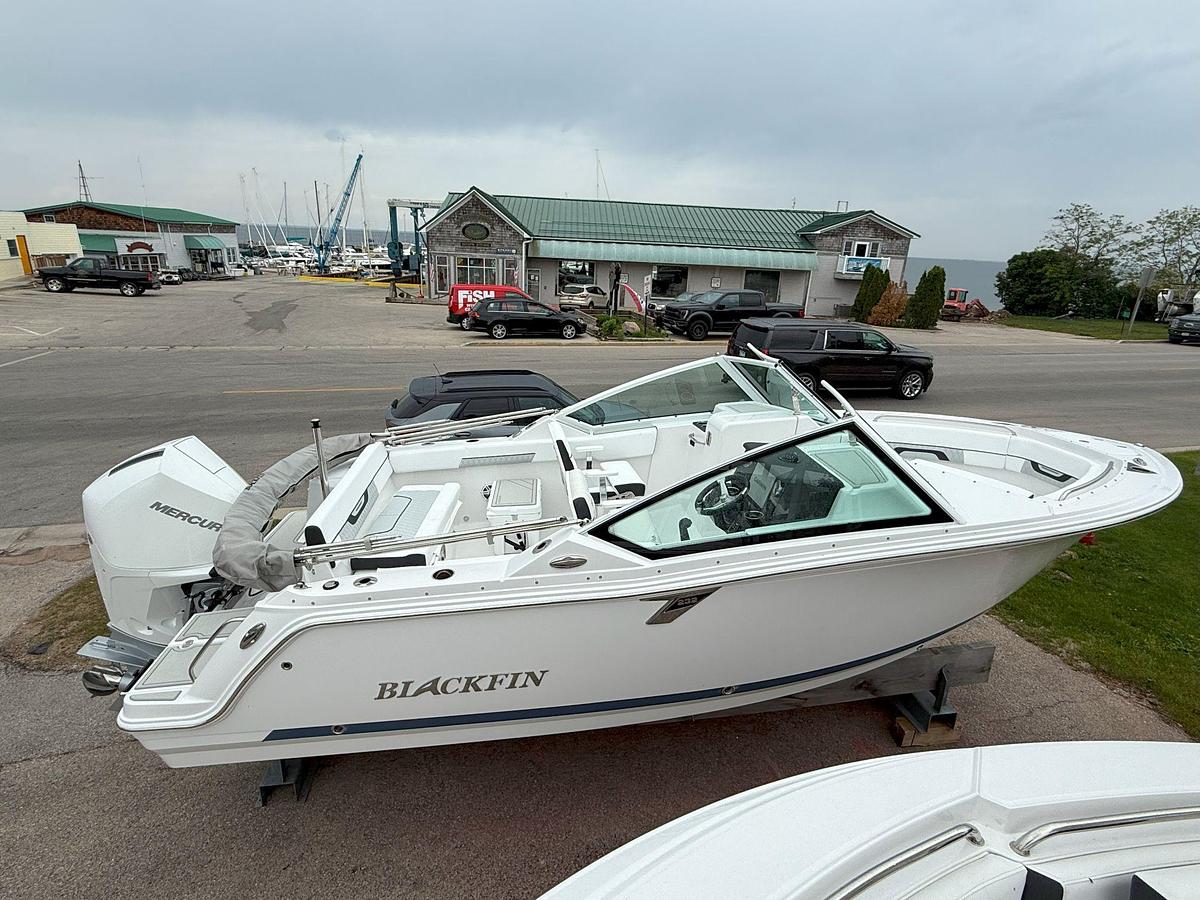 2026 Blackfin 232 DC