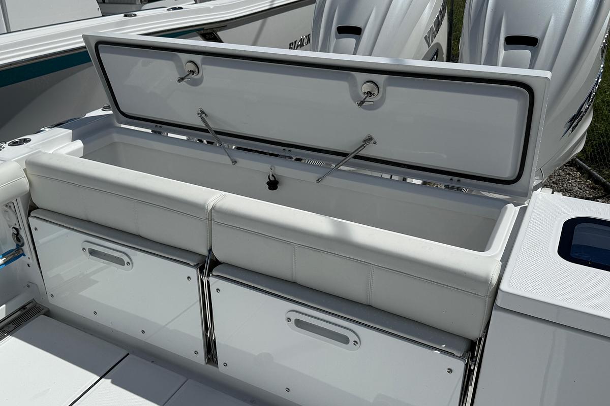 2026 Everglades 335 Center Console