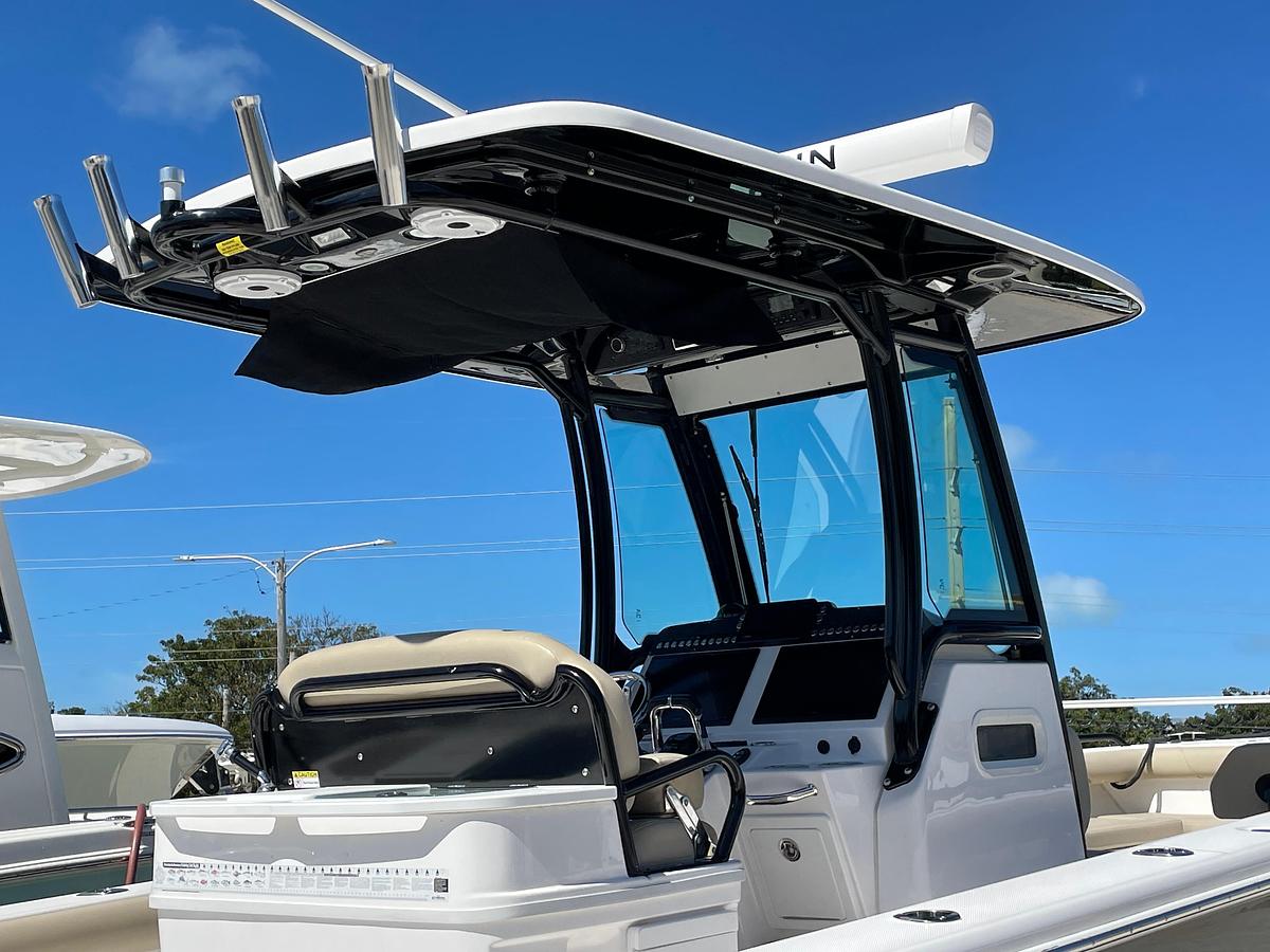Used 2020 Everglades 273 Center Console