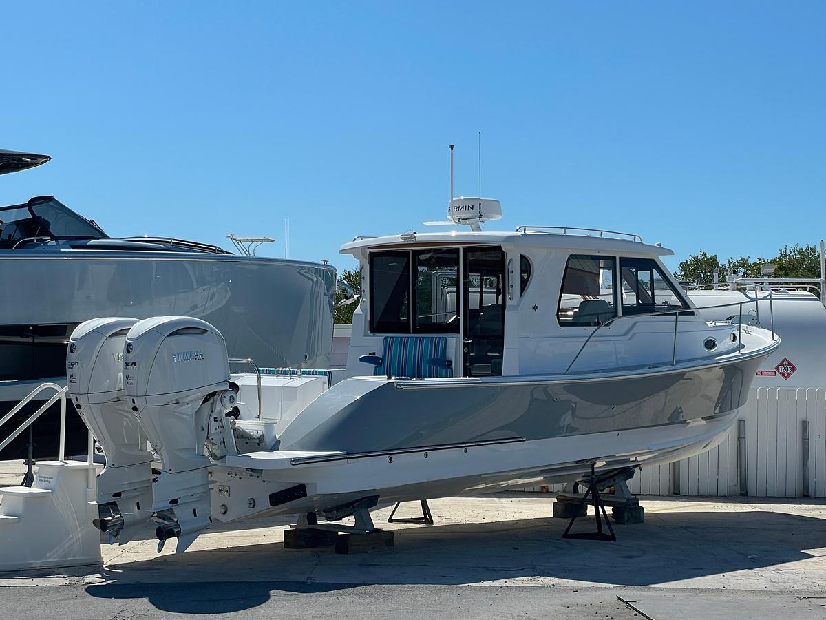 2025 True North 34 Outboard Express