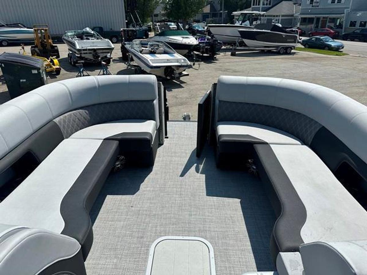 2024 Vanderbilt 700 T